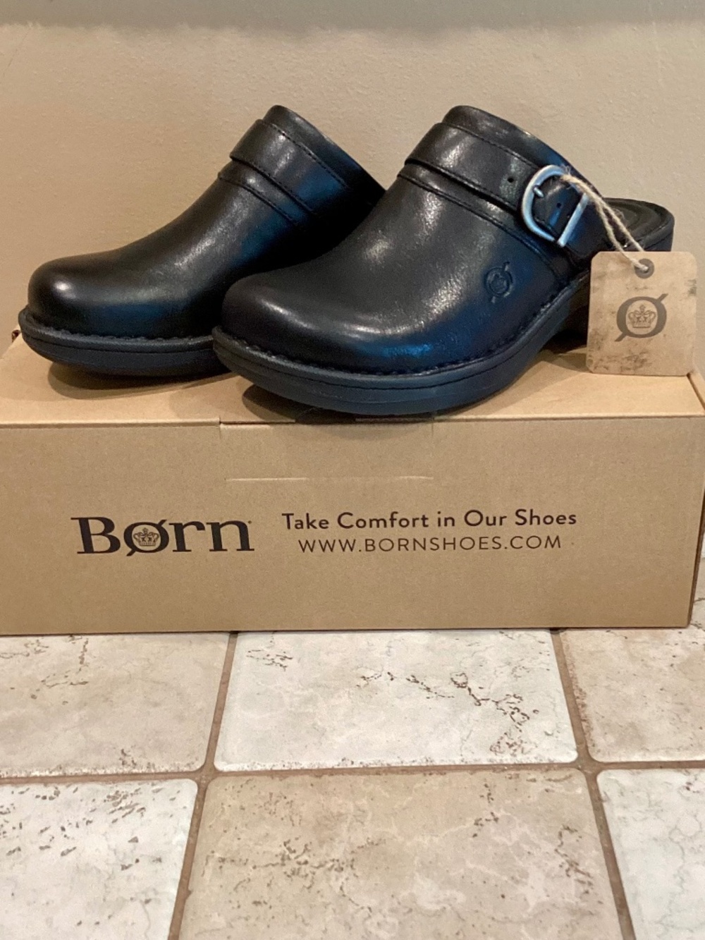 BØRN AVOCA Black Leather with Buckle Accent Clogs/Mules 6M with Box